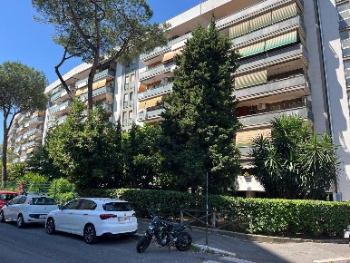 Foto Ufficio in Libero Leonardi, Roma Cinecittà di 95 m² con 3 locali