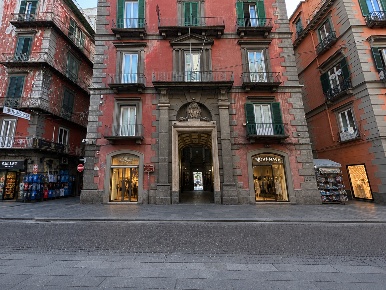Foto Appartamento in Toledo, Napoli Quartieri Spagnoli di 100 m² in affitto