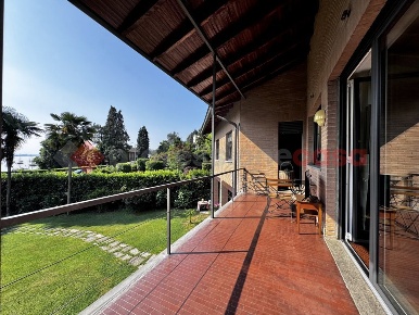 Foto Villa singola in Sempione, Meina Centro di 260 m² con 6 locali