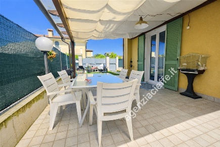 Foto Villa a schiera a Massa Rinchiostra - Quercioli di 90 m² con 4 locali