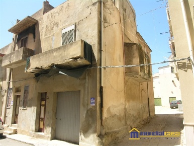 Foto Casa indipendente in via Giardina Annibale, Pachino Centro di 200 m²