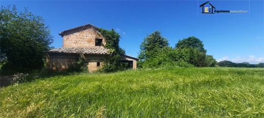 Foto Rustico in Località Poggiolo, Lubriano di 250 m² con 5 locali