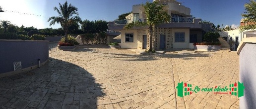 Foto Case semi ndipendenti a Scicli Donnalucata di 2800 m² con 20 locali