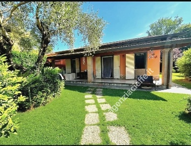 Foto Villa bifamiliare a Massa Ronchi - Poveromo di 90 m² con 4 locali