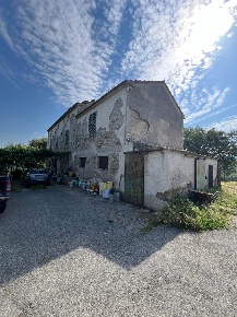 Foto Rustico a Magliano in Toscana Centro di 300 m² con 4 locali in vendita