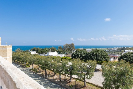 Foto Multiproprietà in Viale Aldo Moro 4, Monopoli Area Produttiva di 45 m²