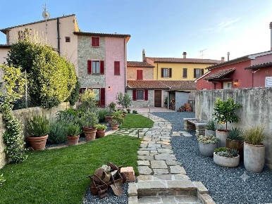 Foto Appartamento a Riparbella di 130 m² con 6 locali in vendita