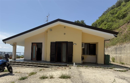 Foto Villa unifamiliare in Via San Nicola Di GIOVI SNC, Salerno di 150 m²