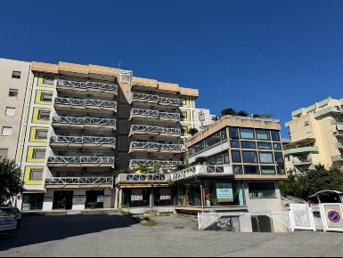 Foto Locale commerciale a Cosenza Panebianco - Tribunale di 1041 m²