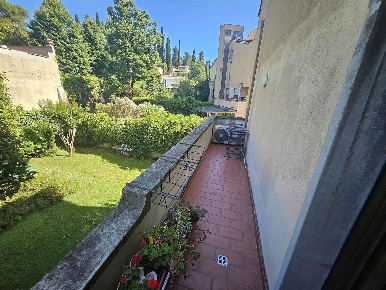Foto Appartamento in via dante da castiglione, Firenze di 100 m² in vendita