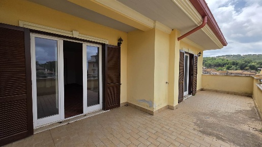 Foto Appartamento a Monte Romano di 80 m² con 4 locali in vendita