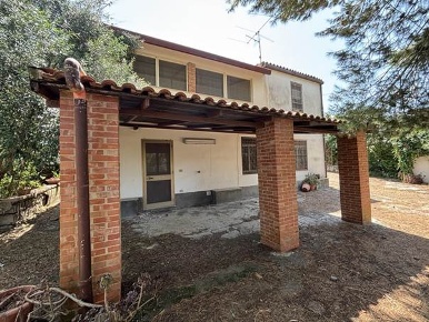 Foto Rustico in Misteci, Caltanissetta di 255 m² con 9 locali in vendita