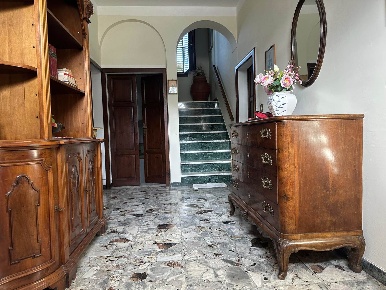Foto Villa bifamiliare a Fauglia Centro di 350 m² con 9 locali in vendita