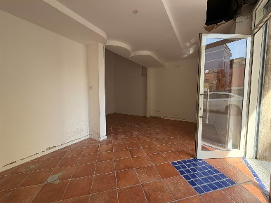 Foto Locale commerciale in Via Carbone 9, Battipaglia Centro di 35 m²