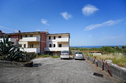 Foto Villa a schiera a Aci Catena di 125 m² con 6 locali in vendita