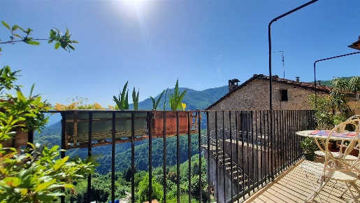Foto Rustico in Via Roma, Gallicano Centro di 166 m² con 16 locali