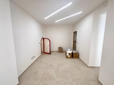 Foto Locale commerciale a Pontedera Centro di 75 m² con 3 locali in affitto