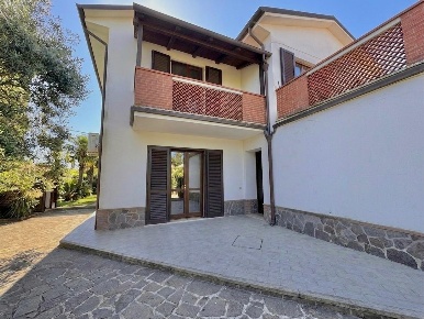 Foto Villa bifamiliare a Casciana Terme Lari Cevoli di 150 m² con 7 locali