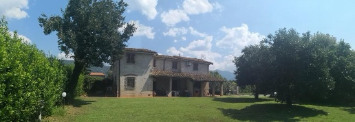 Foto Casale a Pietrasanta di 150 m² con 9 locali in vendita
