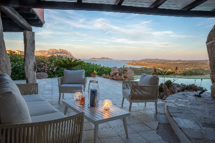 Foto Villa singola in Porto IStana, Olbia di 350 m² con 5 locali in affitto