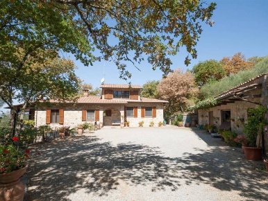 Foto Villa unifamiliare a Radda in Chianti di 383 m² con 6 locali