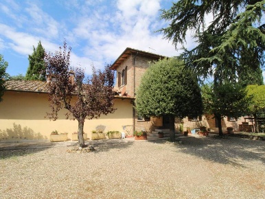 Foto Casale a Castelnuovo Berardenga Centro di 480 m² con 6 locali