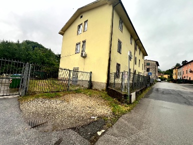 Foto Magazzino a Borgo a Mozzano Valdottavo di 43 m² con 2 locali