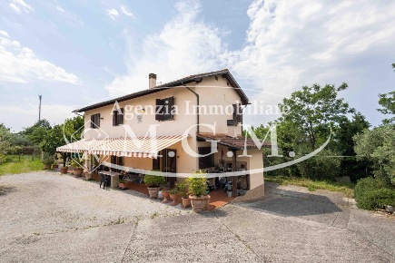 Foto Casa indipendente a Santa Maria a Monte Centro di 160 m² con 5 locali