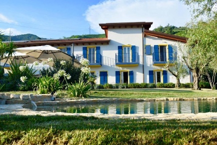 Foto Villa unifamiliare a Massa Romagnano di 400 m² con 11 locali