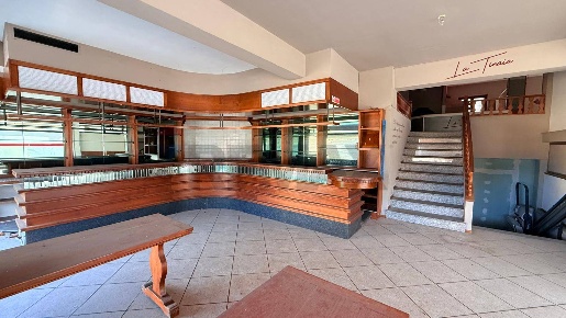 Foto Locale commerciale a Borgo a Mozzano Chifenti di 200 m² con 7 locali
