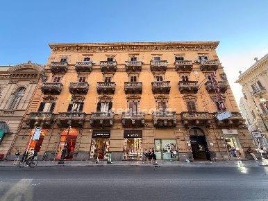 Foto Appartamento in Via Roma 276, Palermo Castellammare di 368 m²