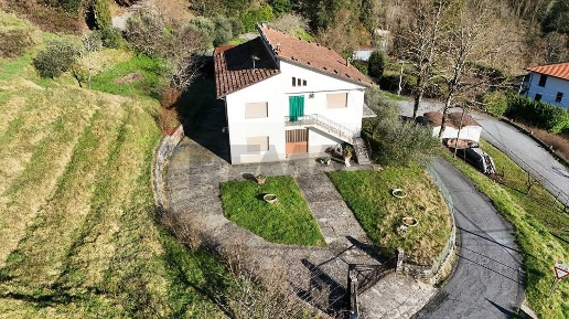 Foto Villa unifamiliare in via Rotatoria per Cocciglia, Bagni di Lucca