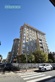 Foto Appartamento in Via Ferrari, Vercelli Centro di 130 m² con 4 locali
