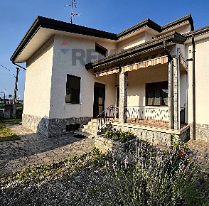 Foto Case semi ndipendenti in Via Carroccio 29, Magnago Centro di 220 m²