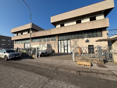 Foto Capannone industriale in via Napoli 8, Bussero di 500 m² in vendita