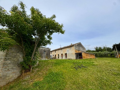 Foto Rustico in Contrada Chiaro, Torre San Patrizio di 230 m² con 8 locali