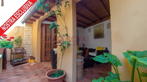 Foto Casa indipendente in Via Dell' Eremo, Livorno di 100 m² con 4 locali