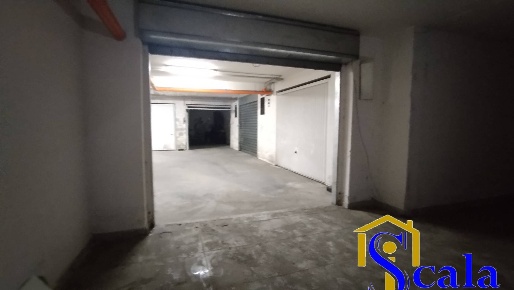 Foto Magazzino in via fardella, Santa Maria Capua Vetere di 100 m²