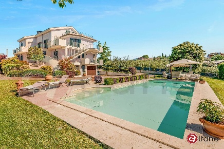 Foto Villa unifamiliare in Via Santa Elisabetta, Boville Ernica di 600 m²