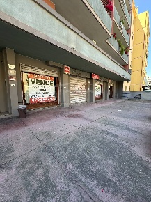 Foto Locale commerciale a Quartu Sant'Elena Quartu di 178 m² con 1 locali
