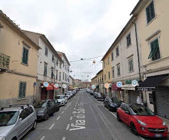 Foto Attività commerciale in Piazza Damiano Chiesa 22, Livorno di 127 m²