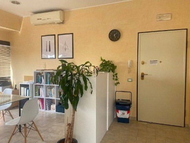 Foto Ufficio in Via Fabio Filzi 25, Livorno Shangai di 70 m² con 1 locali