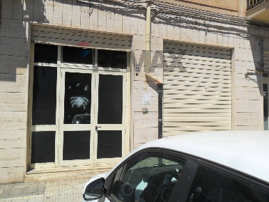 Foto Locale commerciale in Via A. De Gasperi 39/43, Caltanissetta Centro