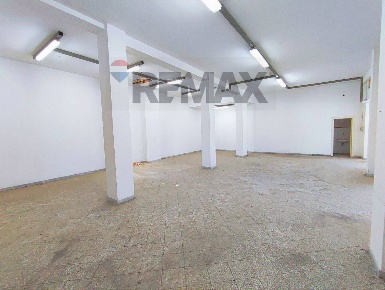 Foto Locale commerciale in Via Postiglione 2L, Bari San Pasquale di 950 m²