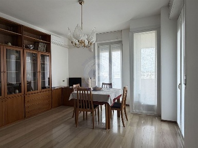 Foto Appartamento in Via XXV Aprile, Desio di 100 m² con 3 locali