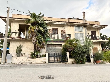 Foto Case semi ndipendenti in piazza martiri, Giarratana di 200 m²
