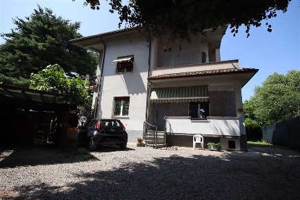 Foto Appartamento in Via Giacomo Matteotti, Macherio di 110 m² con 3 locali