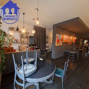 Foto Locale commerciale a Bellaria-Igea Marina di 230 m² con 9 locali