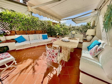 Foto Appartamento in Porto Rotondo, Olbia di 90 m² con 4 locali in vendita