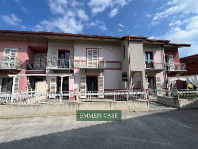 Foto Villa a schiera a Trinità Centro di 240 m² con 5 locali in vendita